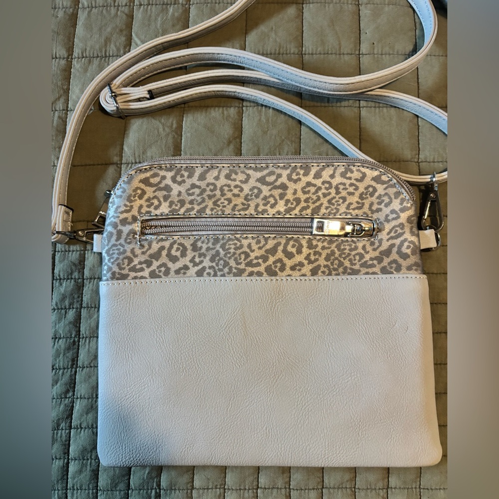 Leopard Print Crossbody Bag - White and Gray Jen & Co - Picture 4 of 11